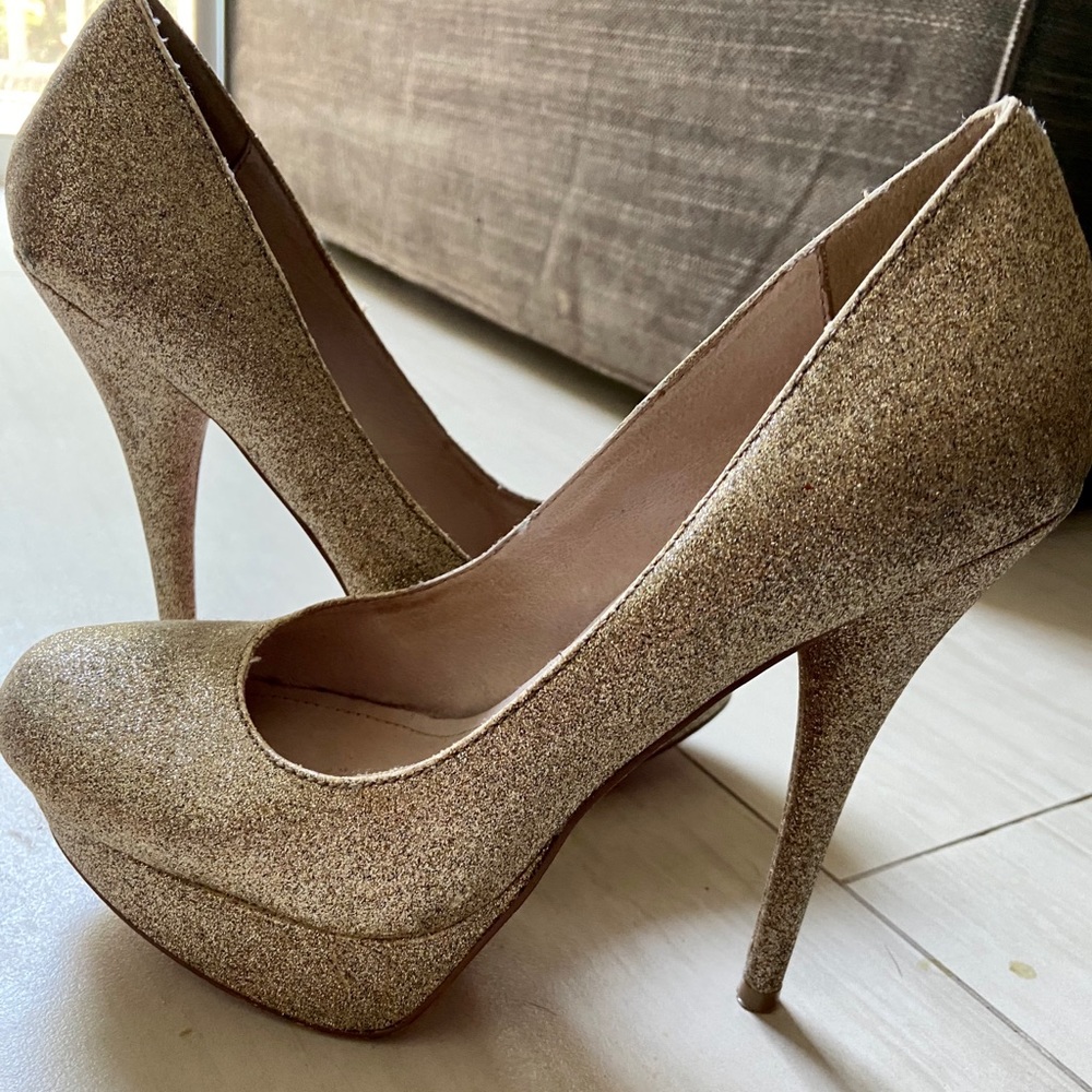 Gold Glitter pumps